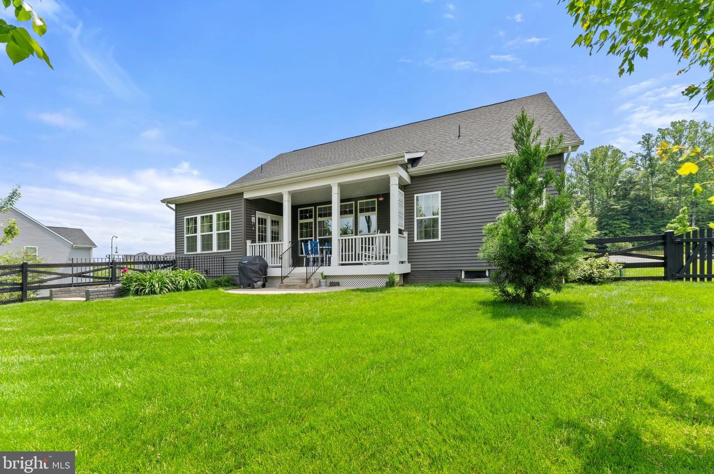 6490 Bob White Dr, Warrenton VA  20187-4705 exterior