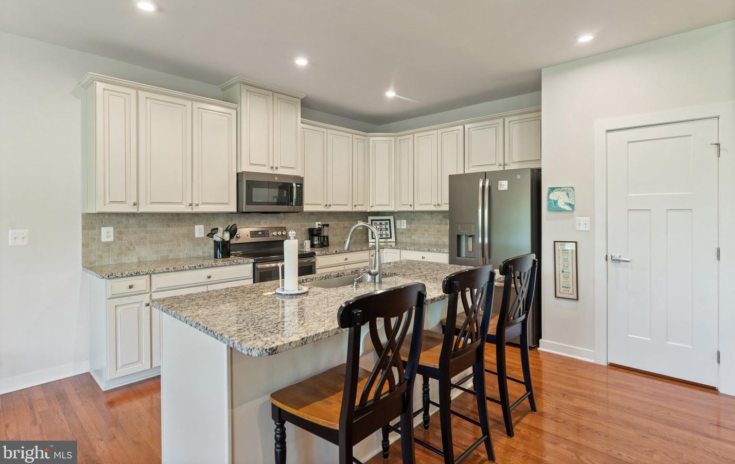 6490 Bob White Dr, Warrenton VA  20187-4705 exterior