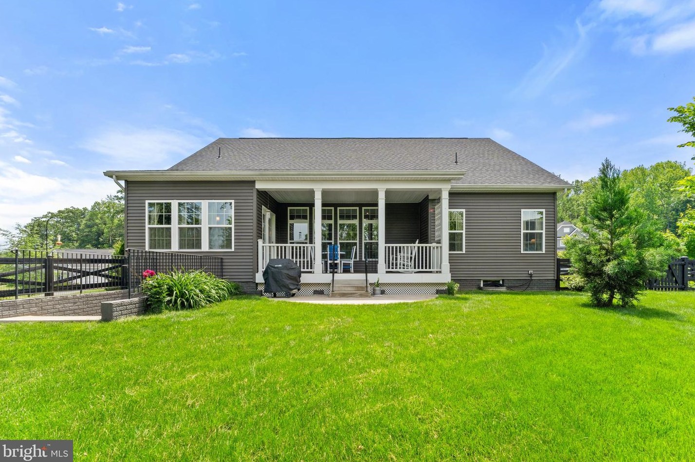 6490 Bob White Dr, Warrenton VA  20187-4705 exterior