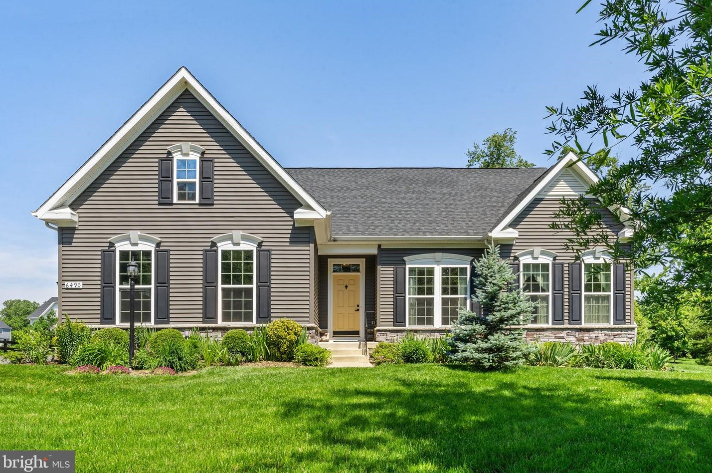 6490 Bob White Dr, Warrenton VA  20187-4705 exterior