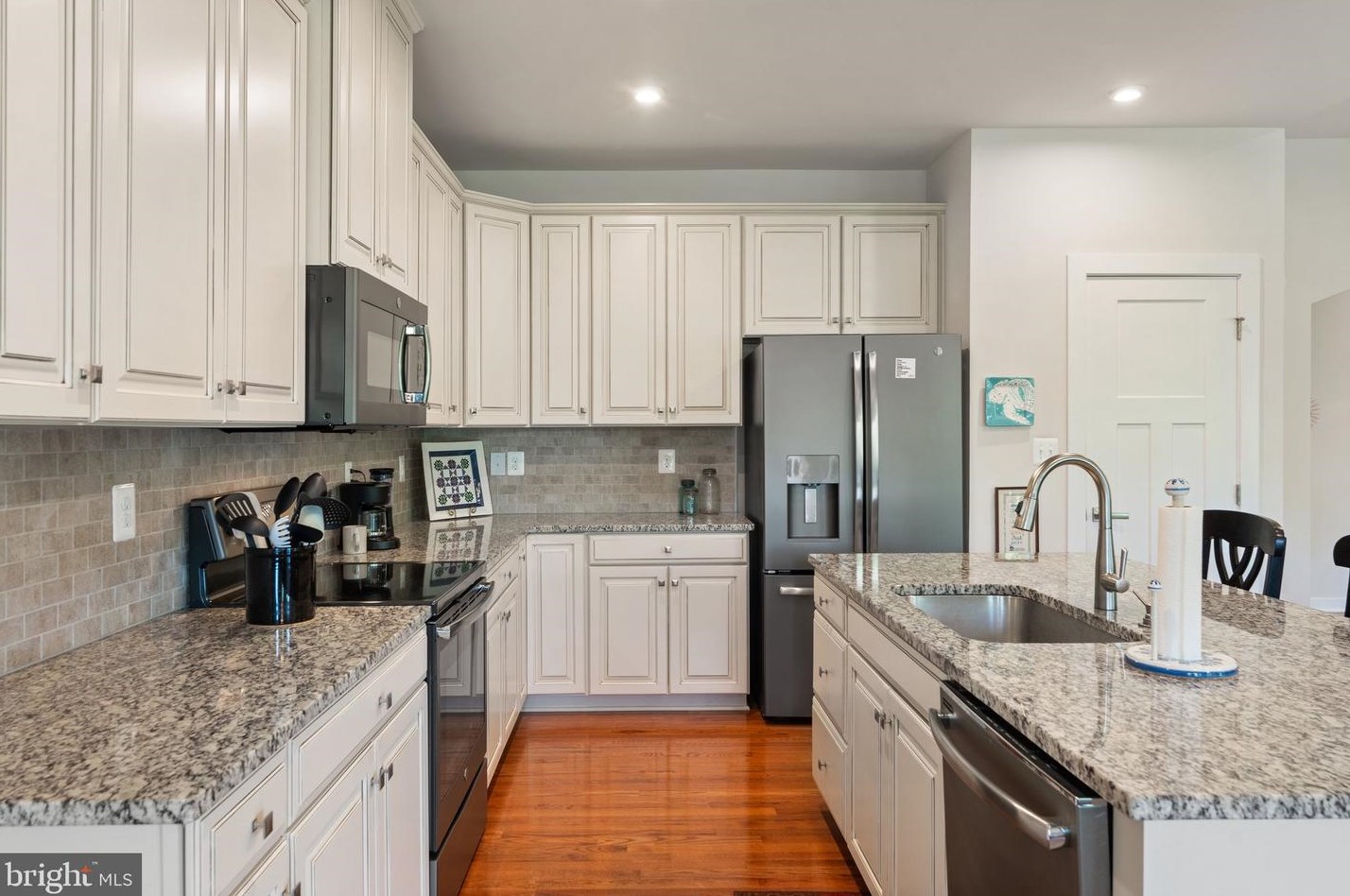6490 Bob White Dr, Warrenton VA  20187-4705 exterior