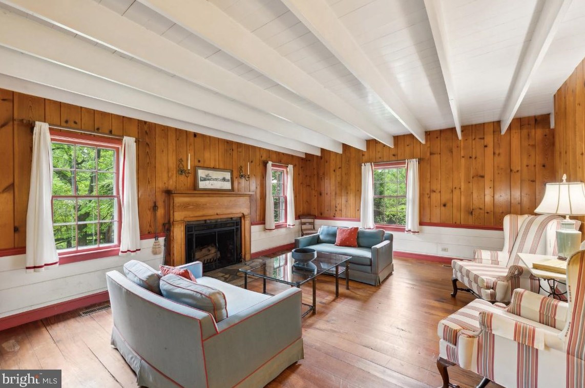 6361 Pilgrims Rst Rd, Warrenton VA  20187-2850 exterior