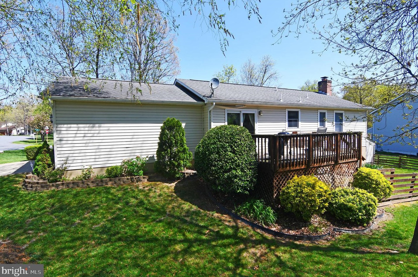 100 Fair Lawn Ct, Stephens City VA  22655-2395 exterior