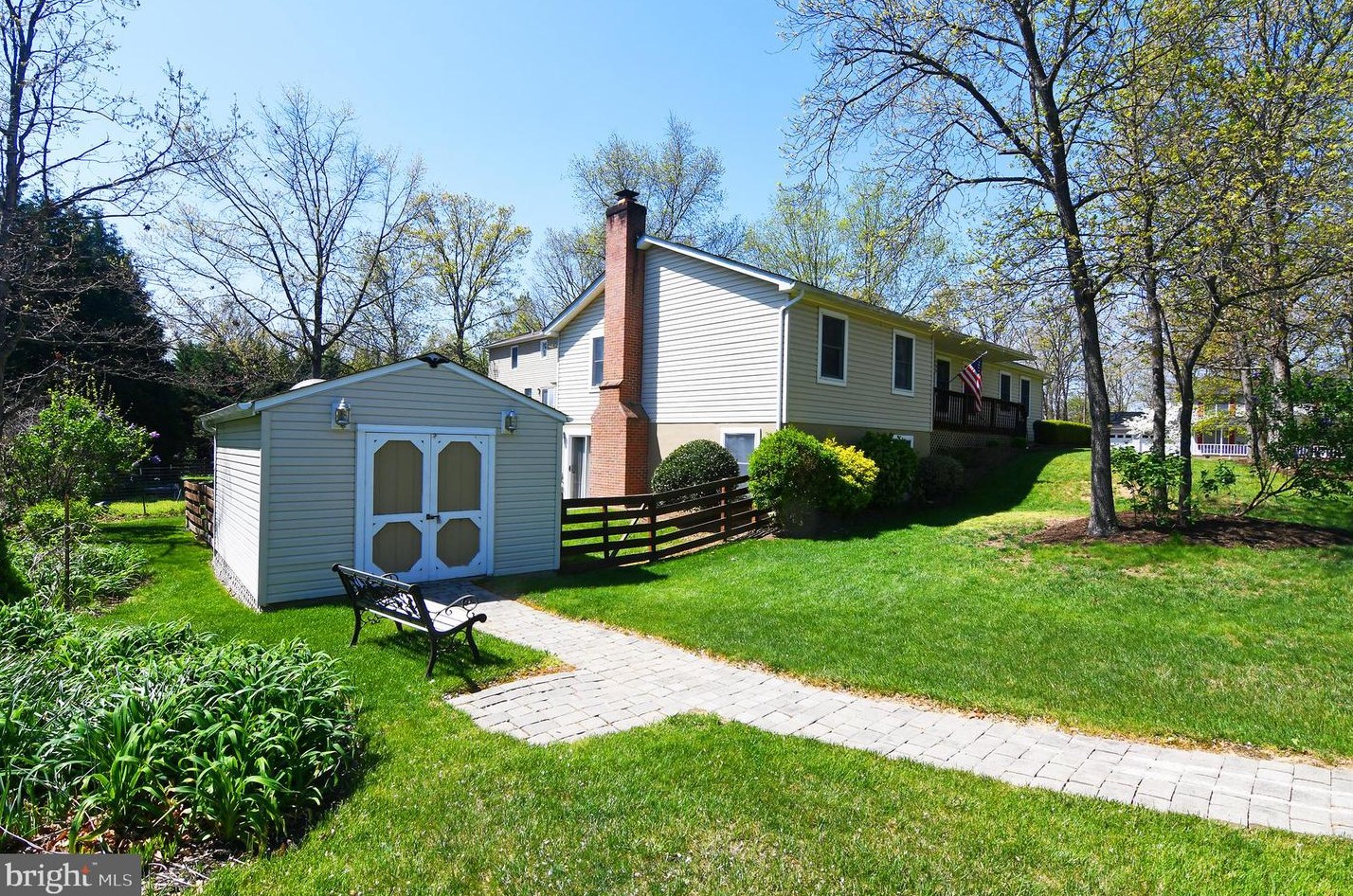 100 Fair Lawn Ct, Stephens City VA  22655-2395 exterior