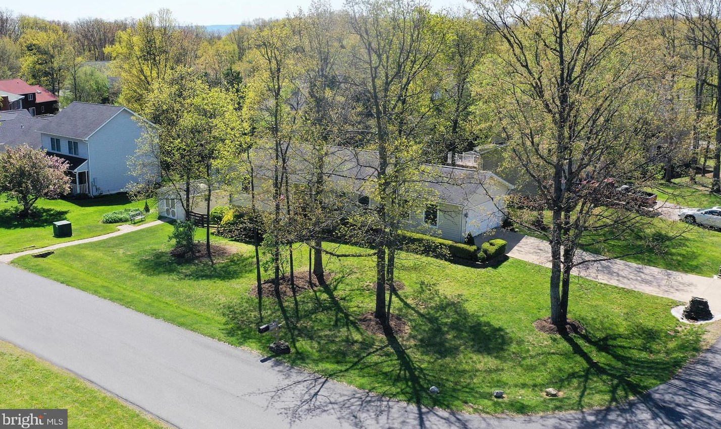 100 Fair Lawn Ct, Stephens City VA  22655-2395 exterior