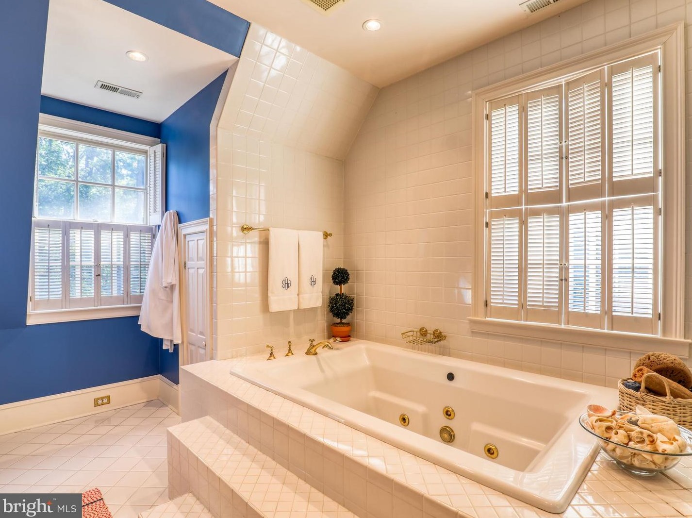 261 Merrifield Ln, Winchester VA 22602-2305 exterior