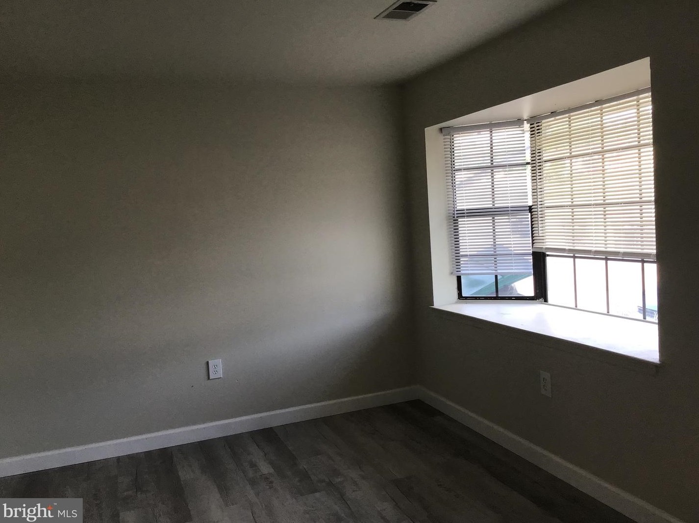 1065 Filbert St, Stephens City VA  22655-2615 exterior