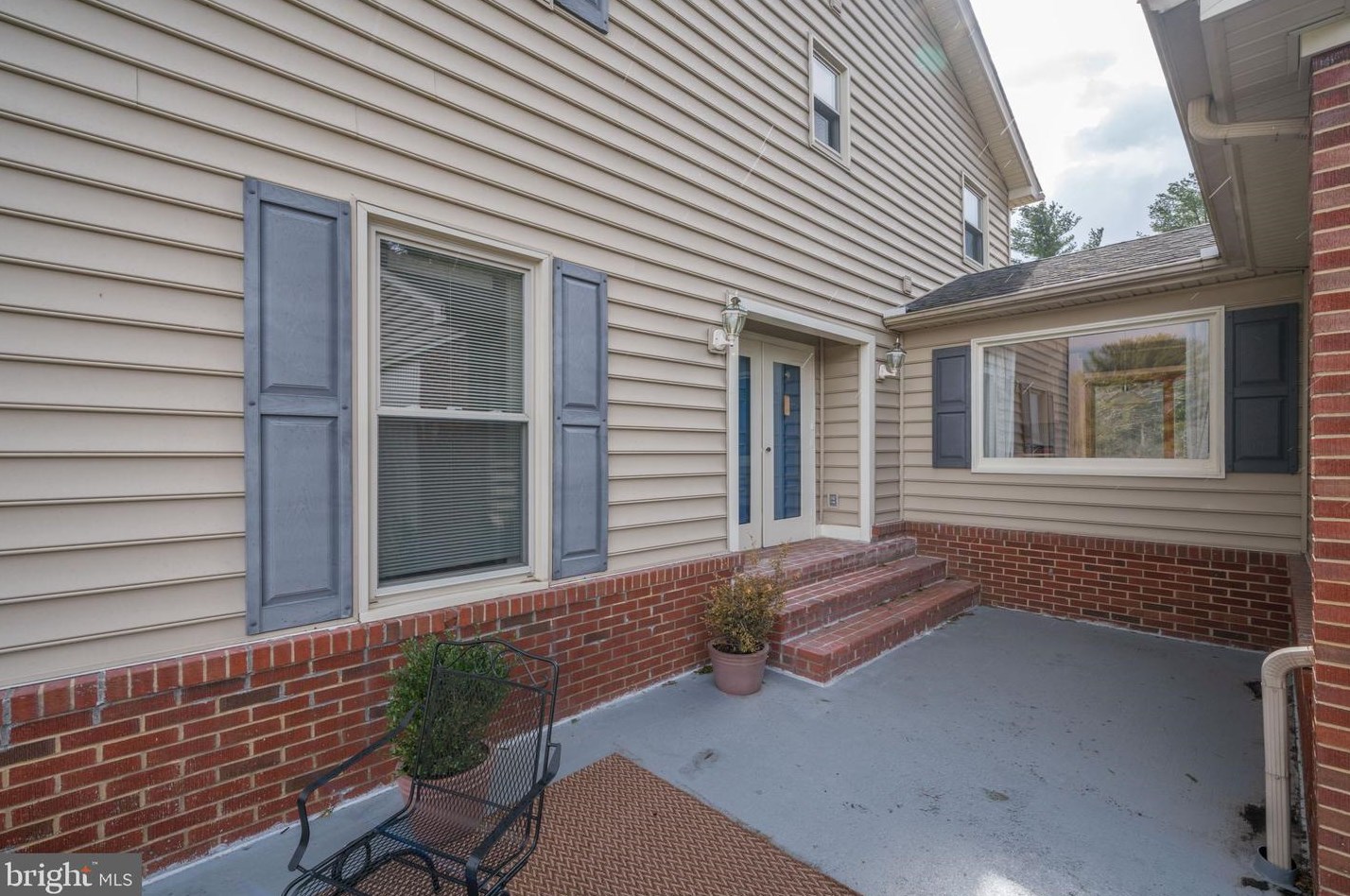 225 Greenfield Ave, Winchester VA  22602-6638 exterior