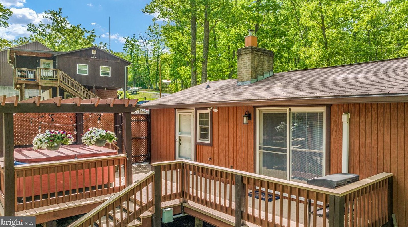 221 Graywolf Trl, Winchester VA  22602-1433 exterior