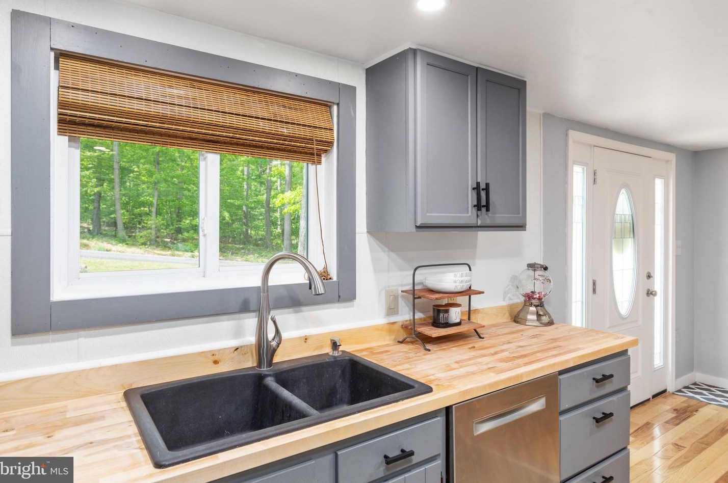 221 Graywolf Trl, Winchester VA  22602-1433 exterior