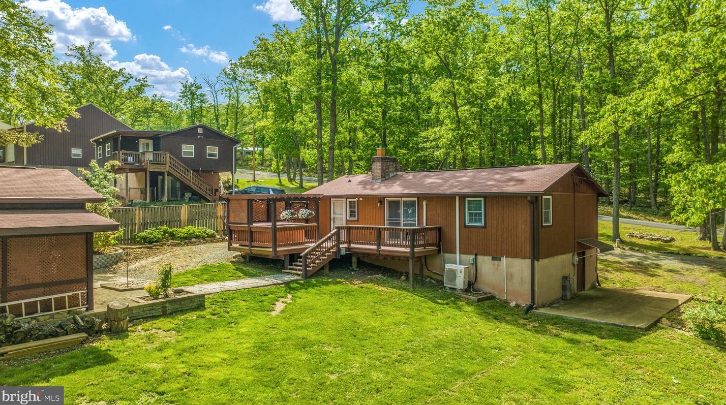 221 Graywolf Trl, Winchester VA  22602-1433 exterior