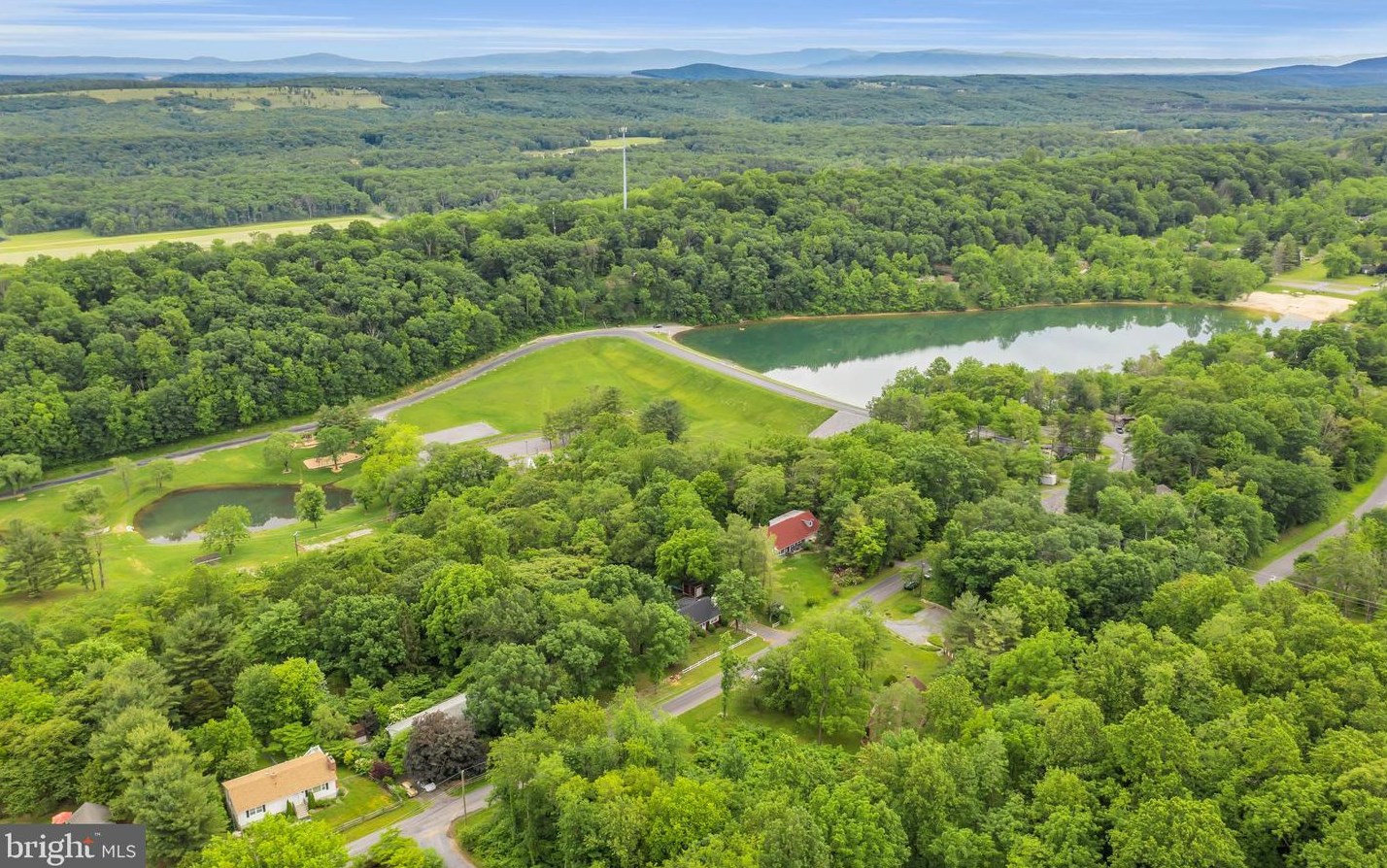 221 Graywolf Trl, Winchester VA  22602-1433 exterior