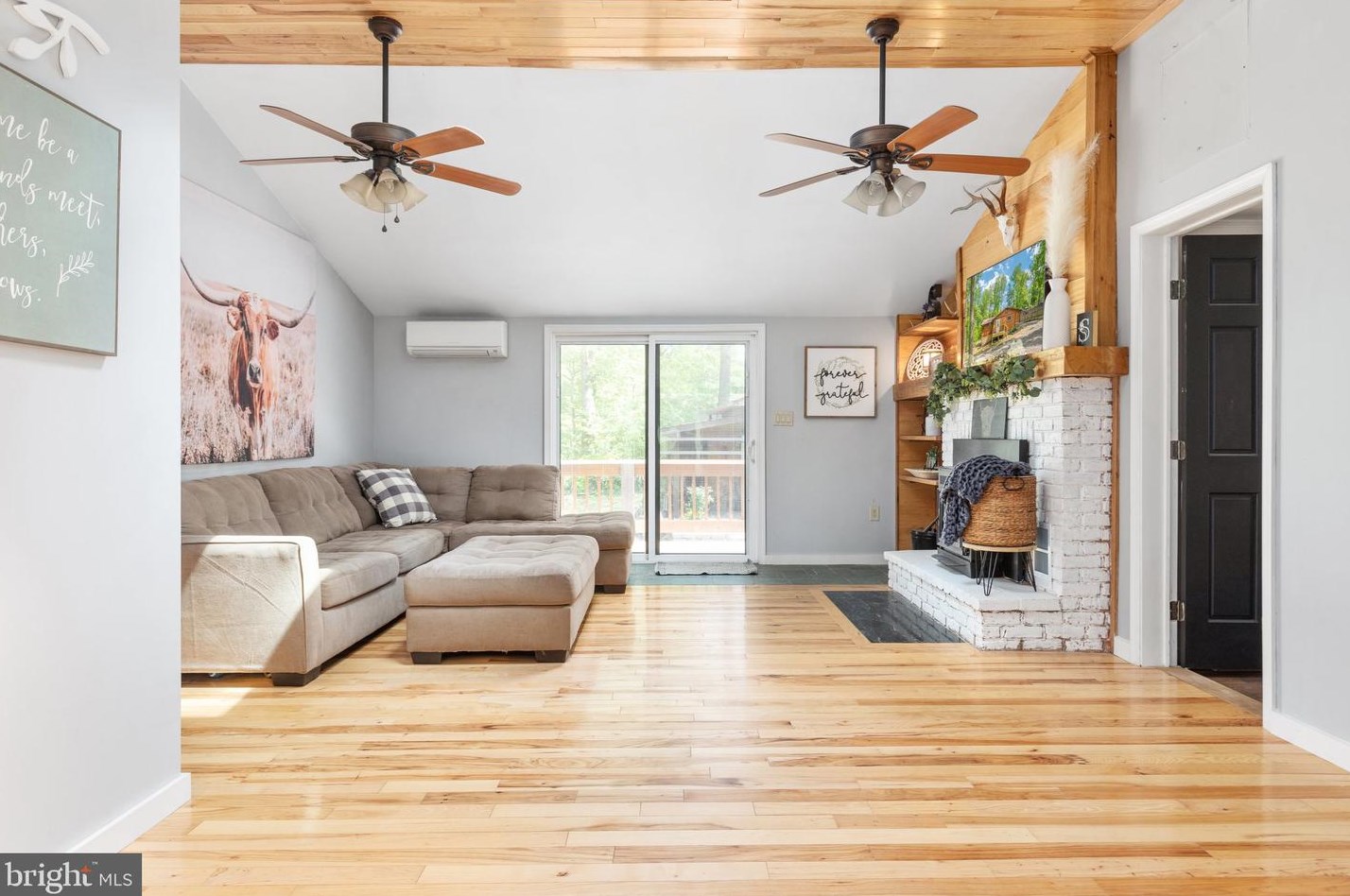 221 Graywolf Trl, Winchester VA  22602-1433 exterior