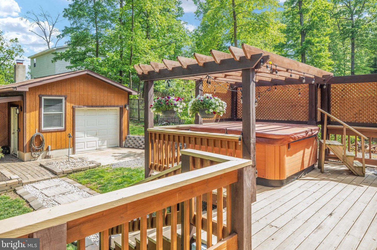 221 Graywolf Trl, Winchester VA  22602-1433 exterior