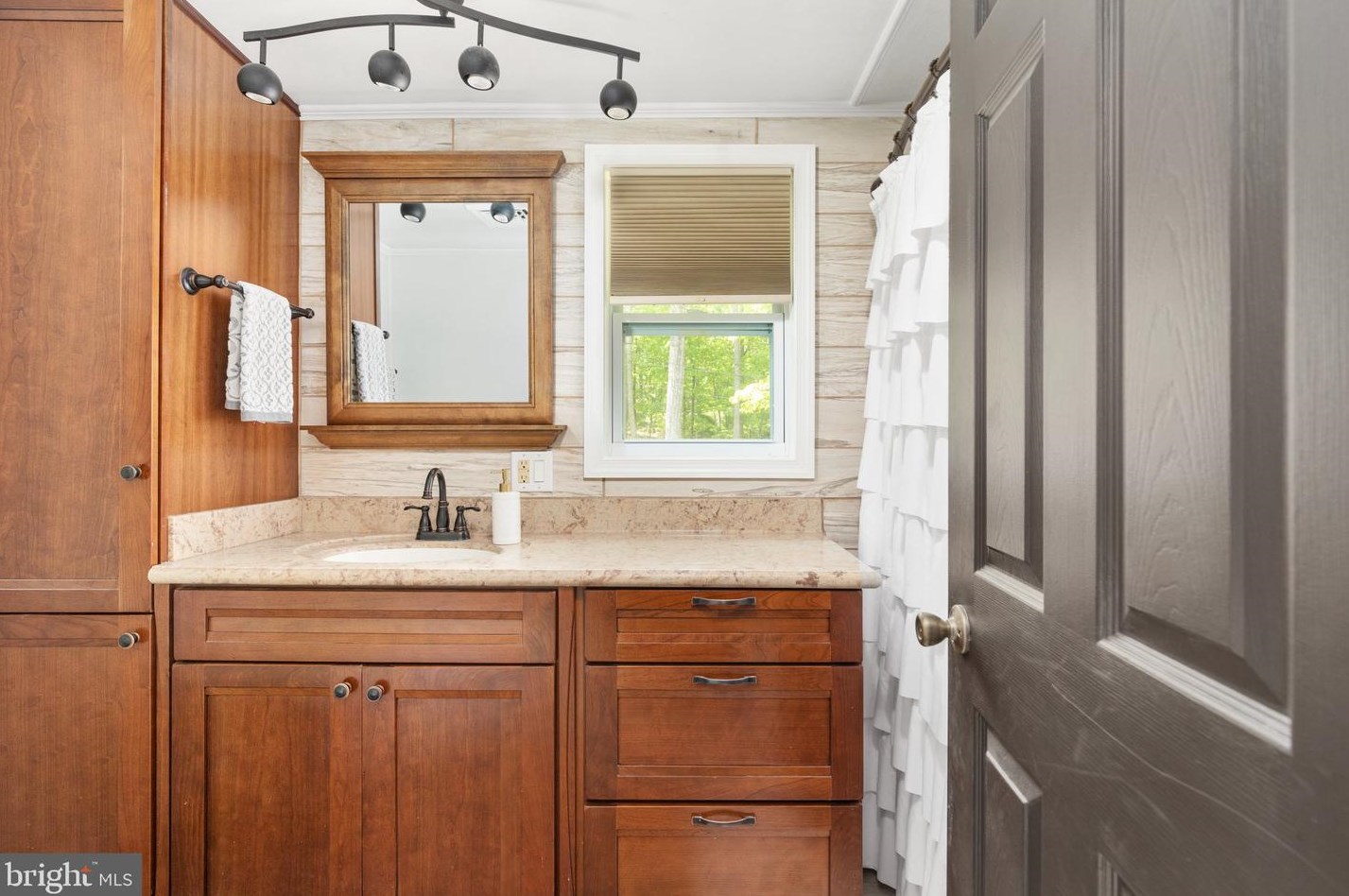 221 Graywolf Trl, Winchester VA  22602-1433 exterior