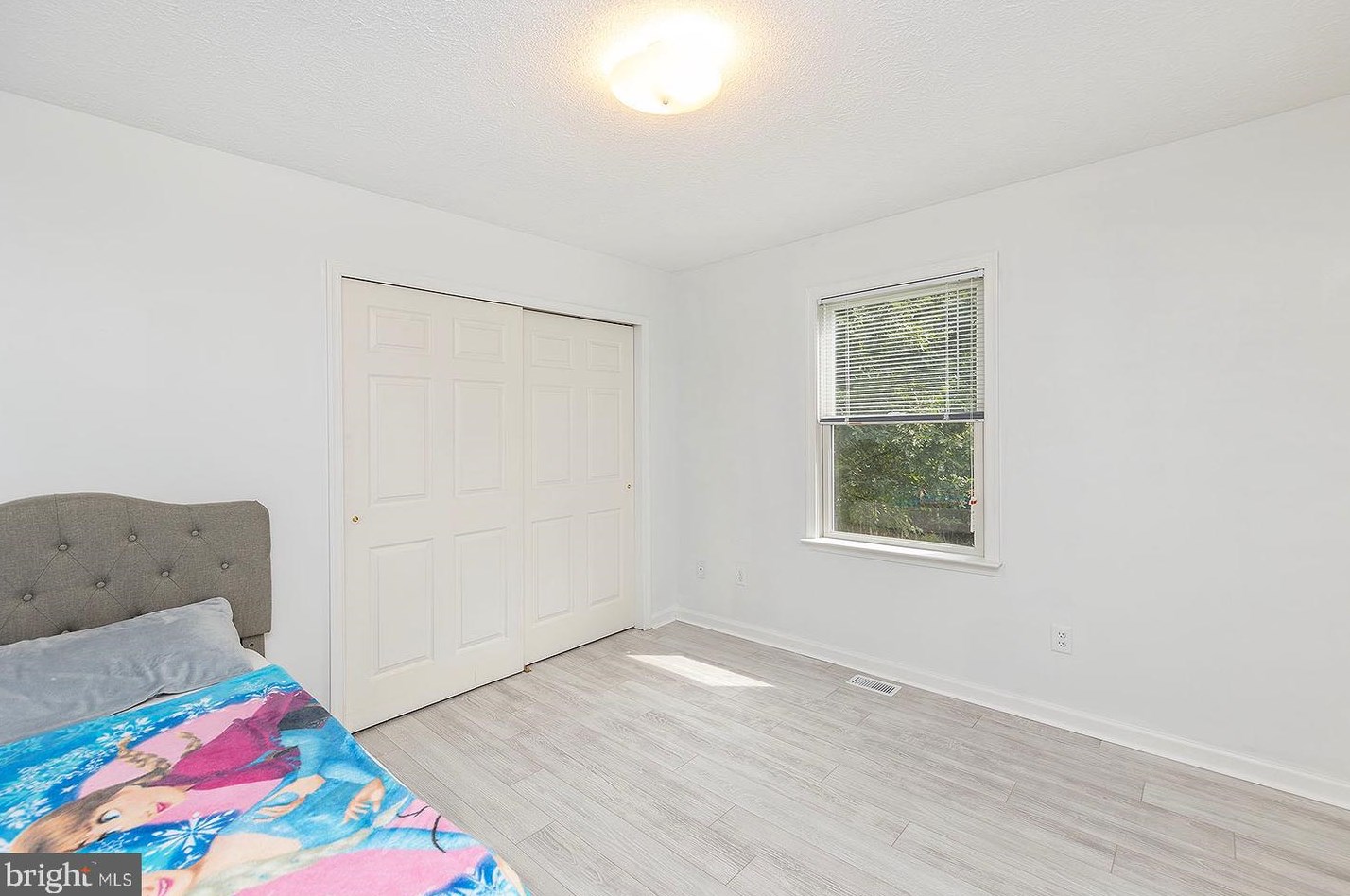 100 Woodlands Ln, Cross Junction, VA 22625