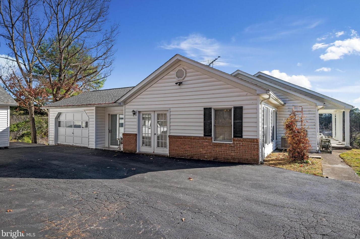 189 Mccarty Ln, Winchester VA  22602-4625 exterior