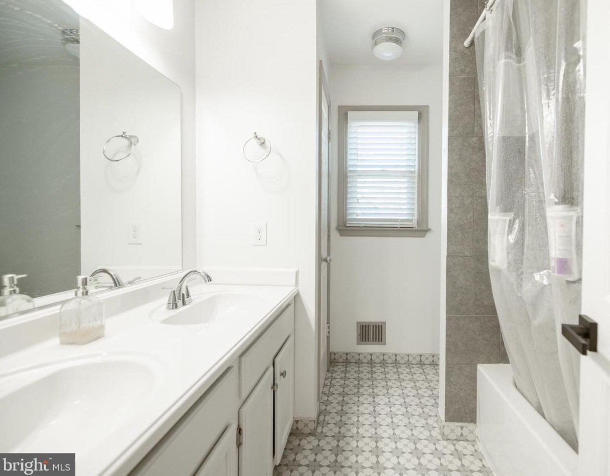 317 Pembridge Dr, Winchester VA  22602-6852 exterior