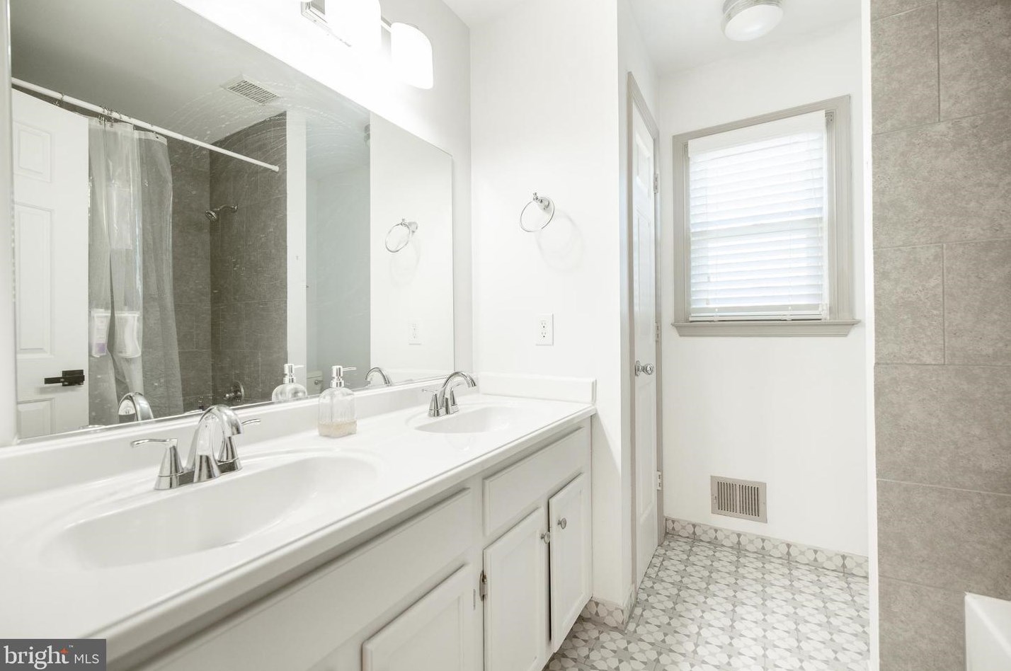 317 Pembridge Dr, Winchester VA  22602-6852 exterior