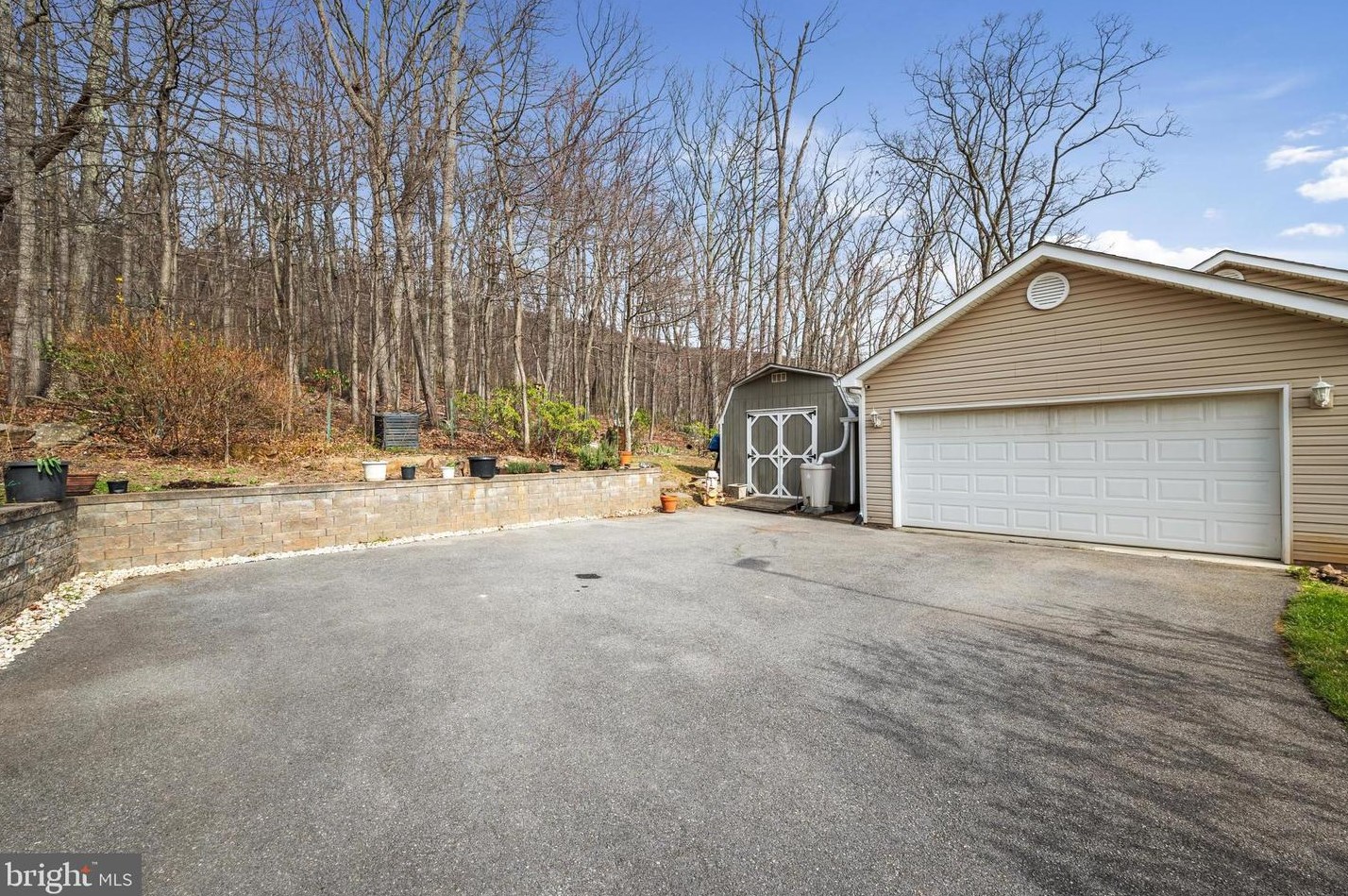 204 Hawk Trl, Winchester VA  22602-1437 exterior