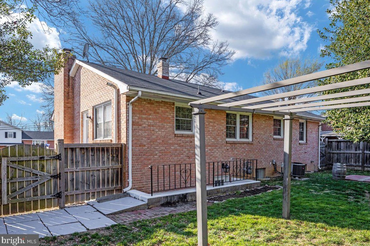 141 Wilkins Dr, Winchester VA  22602-6034 exterior