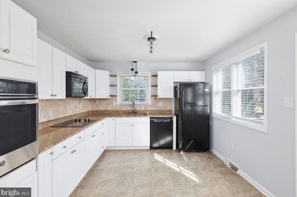 141 Wilkins Dr, Winchester VA  22602-6034 exterior