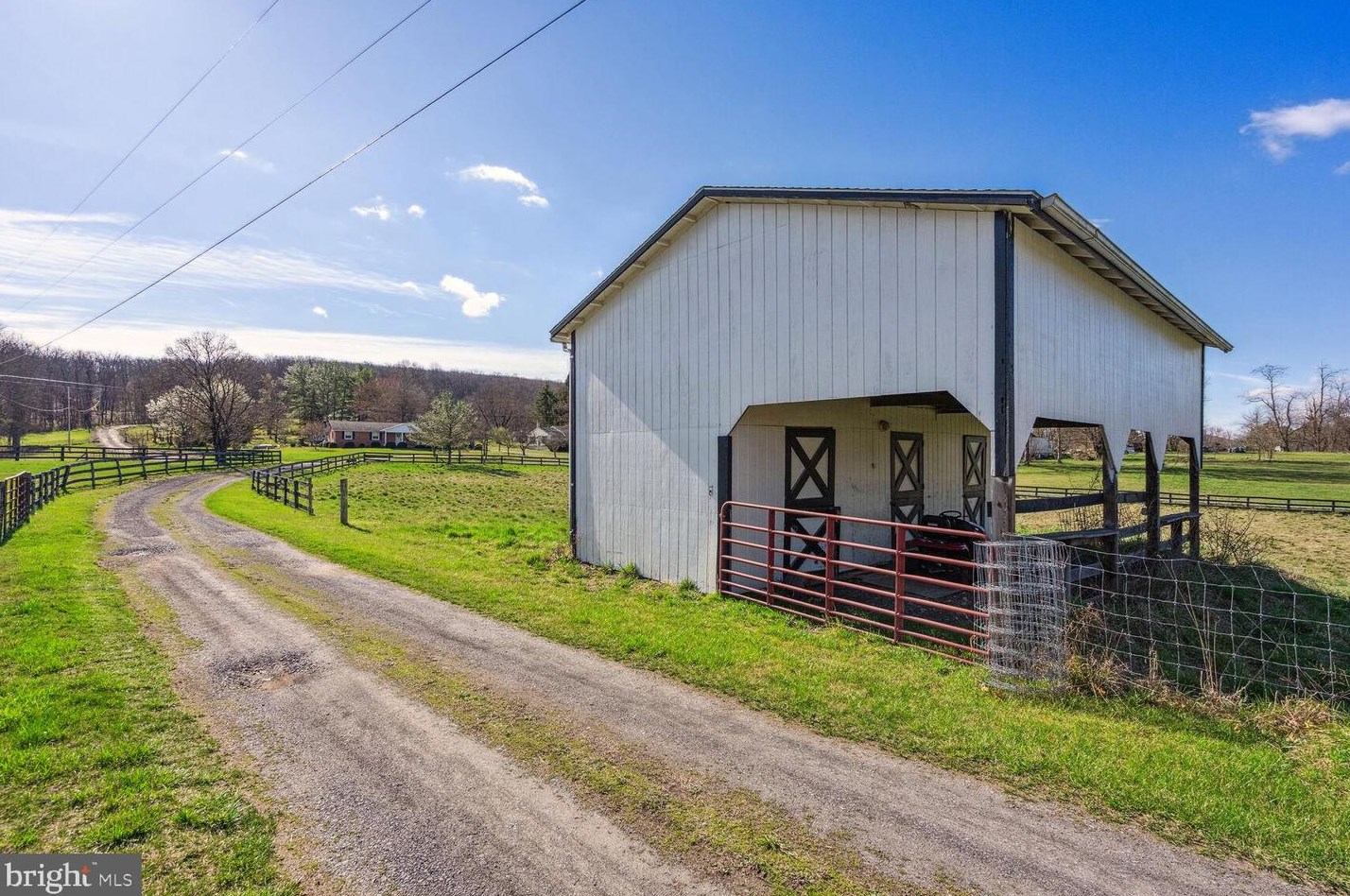 292 Marple Rd, Winchester VA  22603-4142 exterior