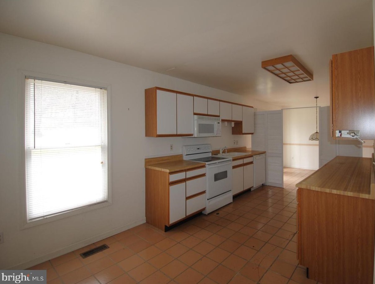 1742 Back Mountain Rd, Winchester VA  22602-1902 exterior