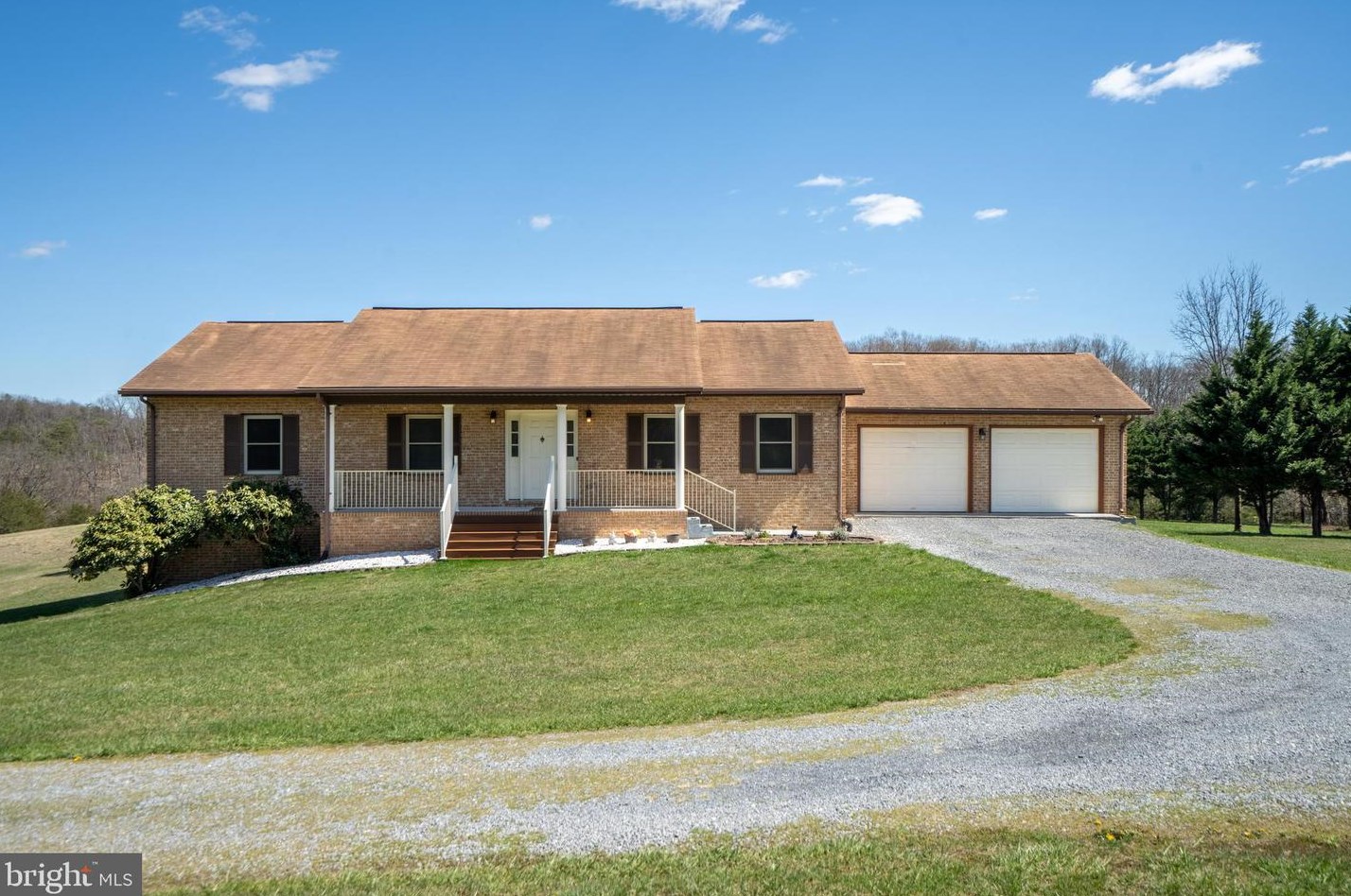 208 Sorrel Ln, Winchester VA  22602-4756 exterior