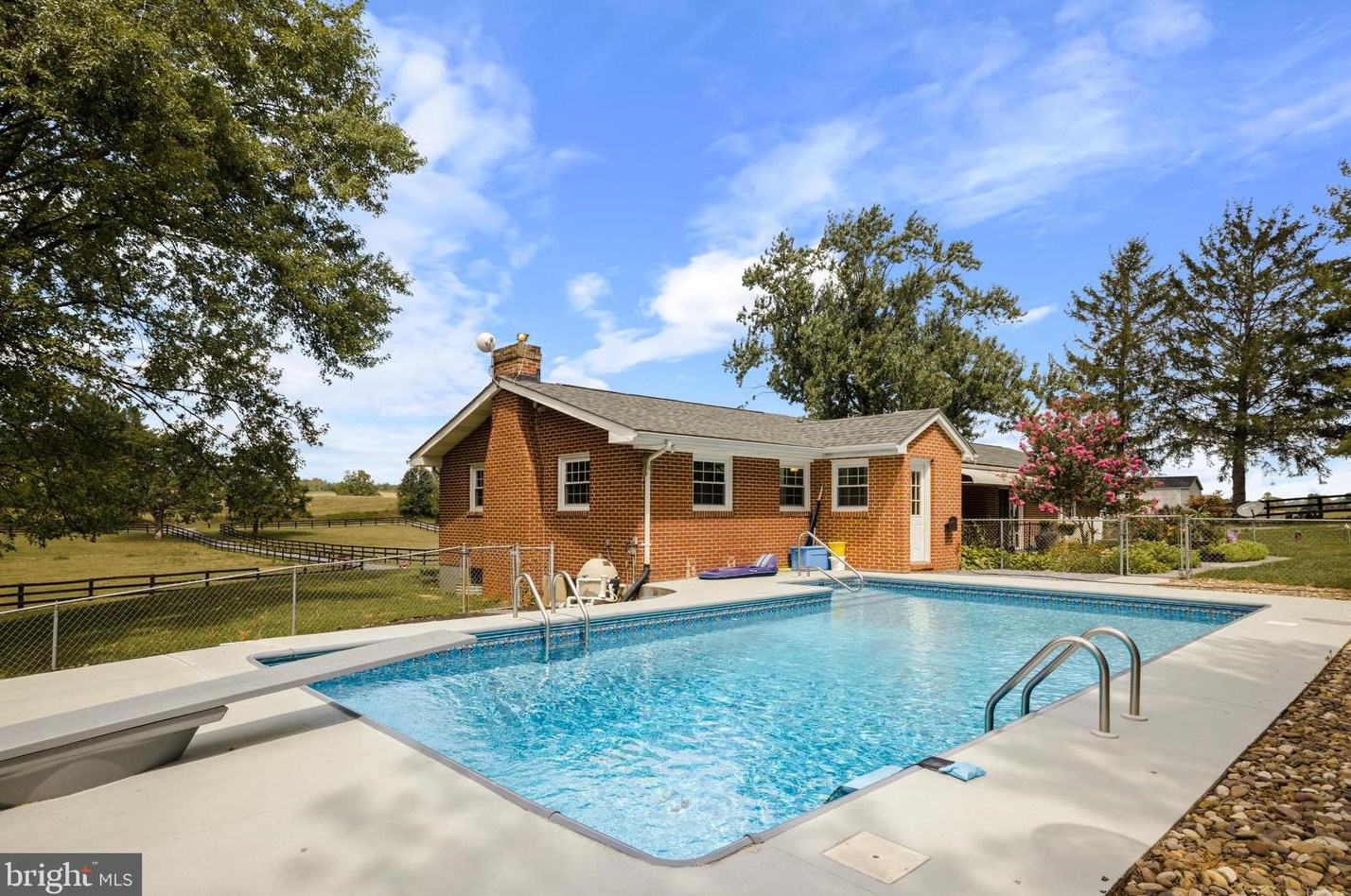 5533 Middle Rd, Winchester VA  22602-2872 exterior