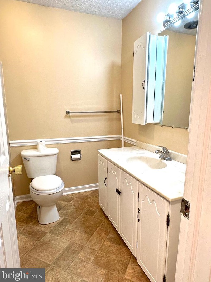 104 Donna Cir, Winchester VA 22602-6145 exterior