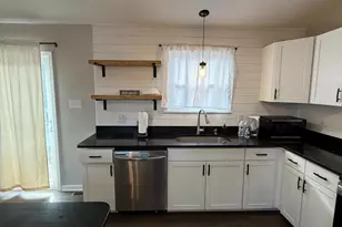 1220 Lakeview Dr, Cross Junction, VA 22625 - Photo 9