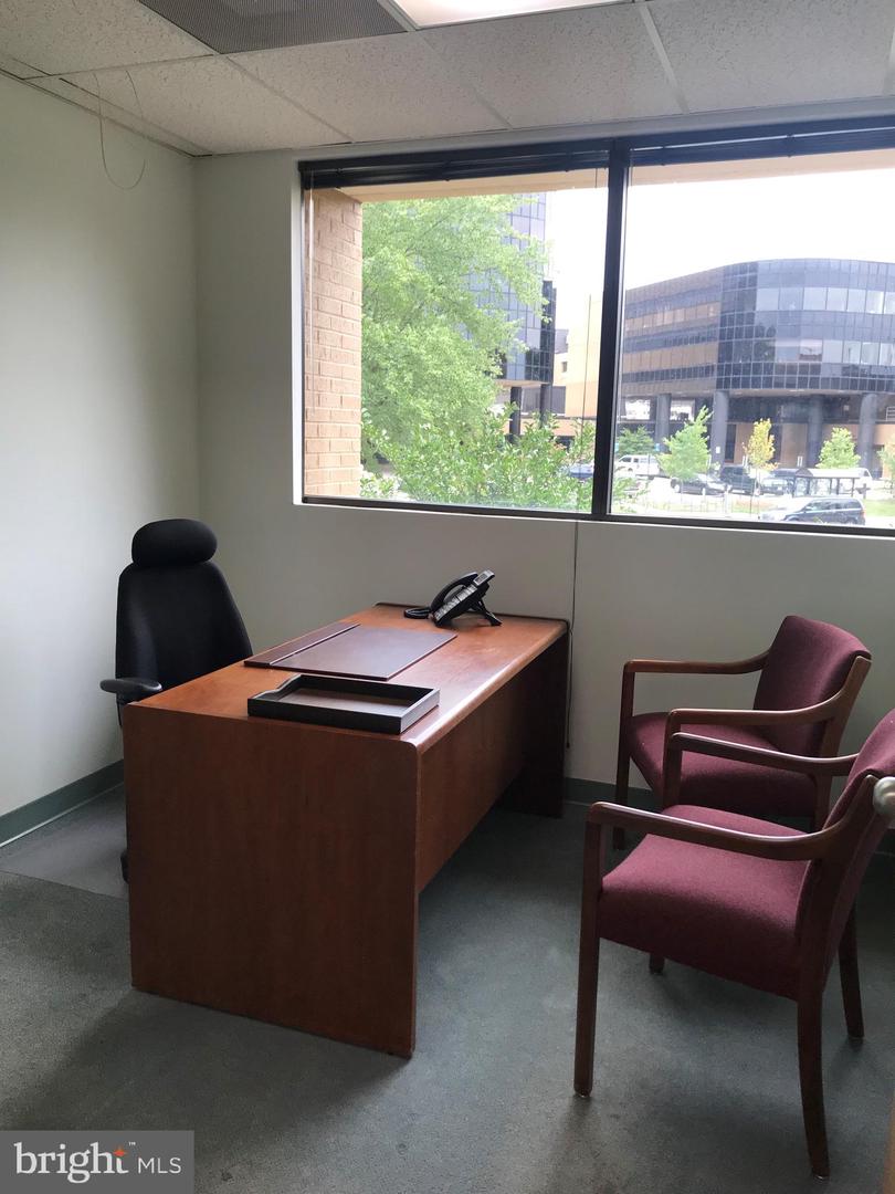 1800 Town Center Dr 212 Reston Va 20190 Mls Vafx1085468 Coldwell Banker