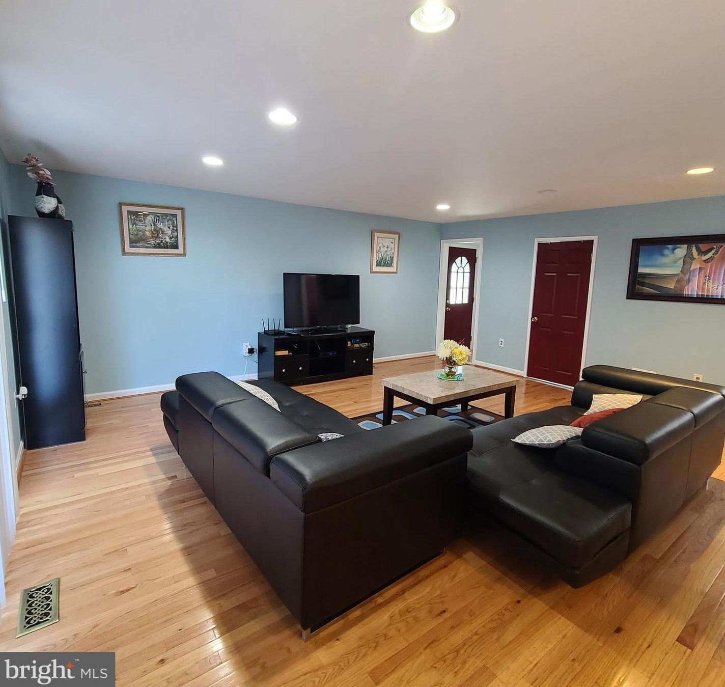8726 Litwalton Ct, Vienna VA  22182-5012 exterior