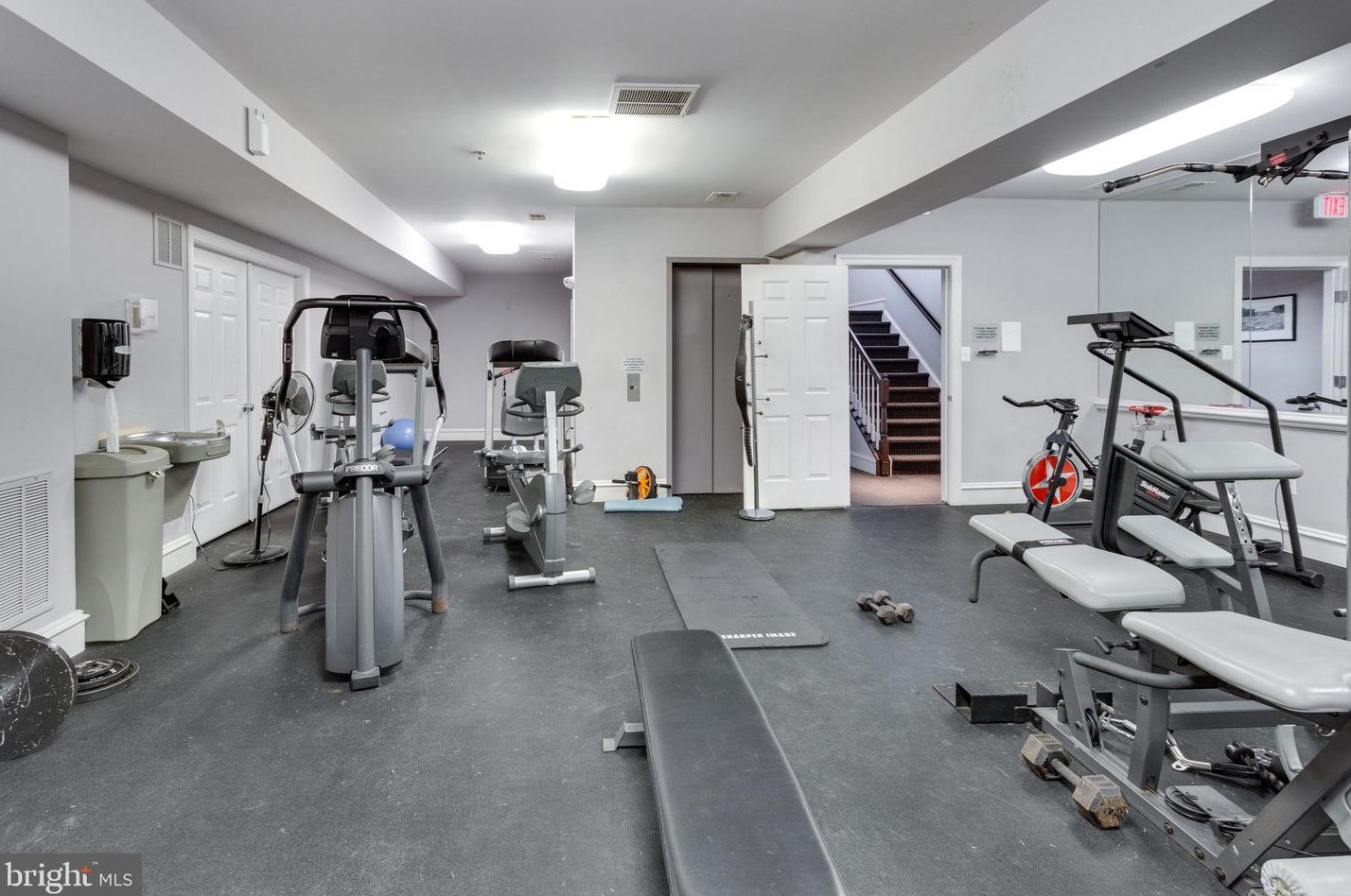 8896 Ashgrove House Ln, Vienna VA 22182-5550 exterior