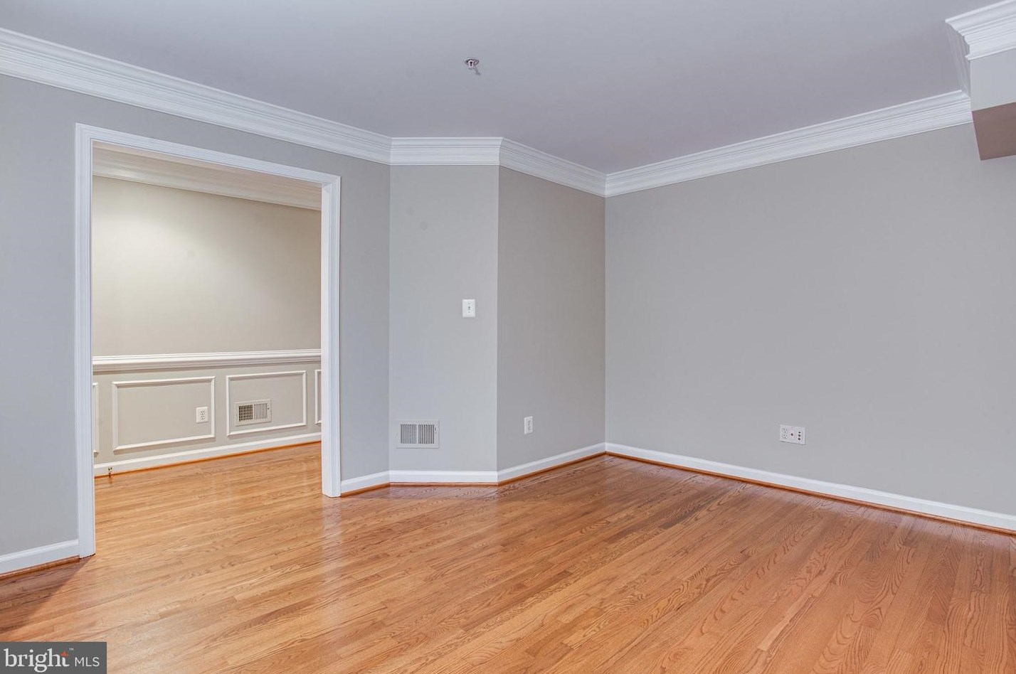 8896 Ashgrove House Ln, Vienna VA 22182-5550 exterior