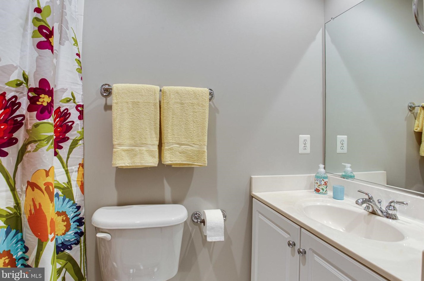 8896 Ashgrove House Ln, Vienna VA 22182-5550 exterior