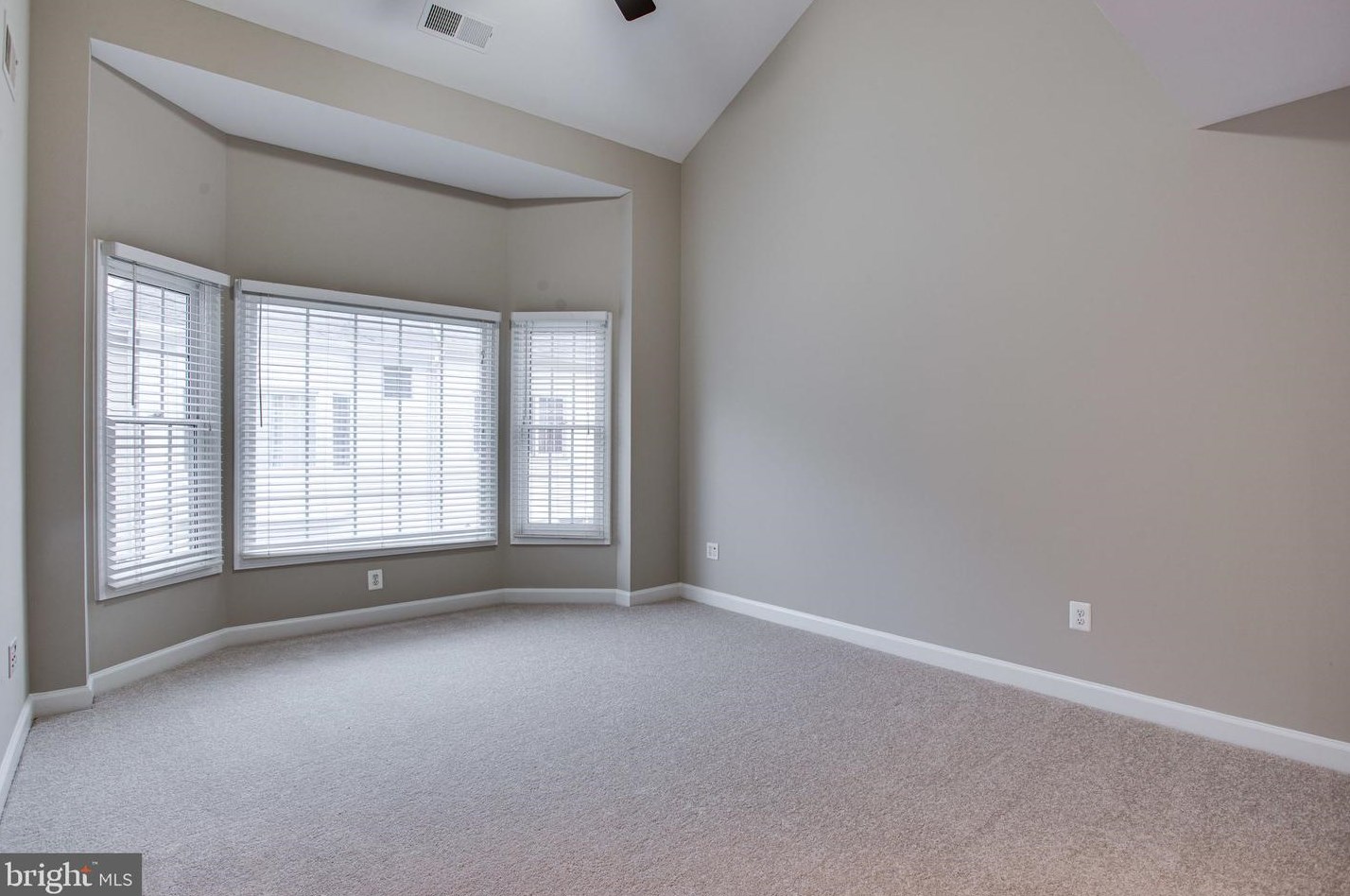 8896 Ashgrove House Ln, Vienna VA 22182-5550 exterior