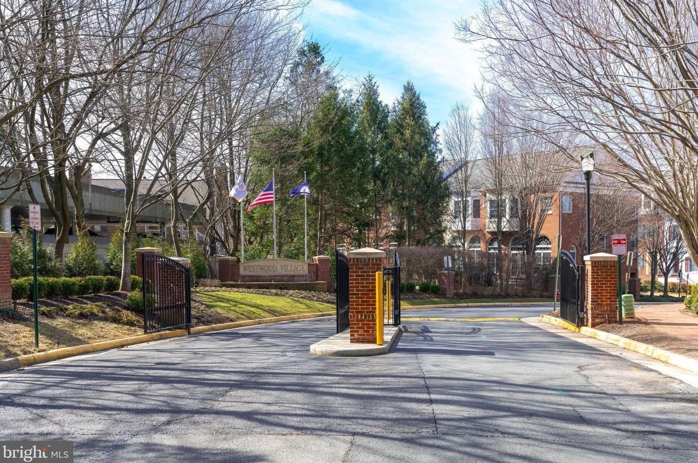 8896 Ashgrove House Ln, Vienna VA 22182-5550 exterior