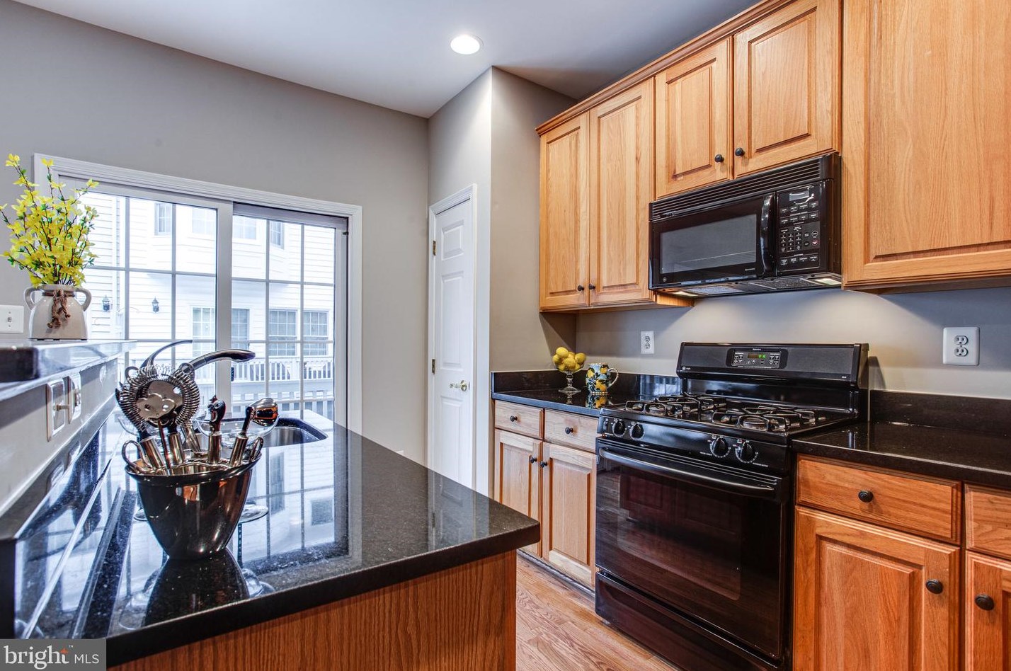 8896 Ashgrove House Ln, Vienna VA 22182-5550 exterior