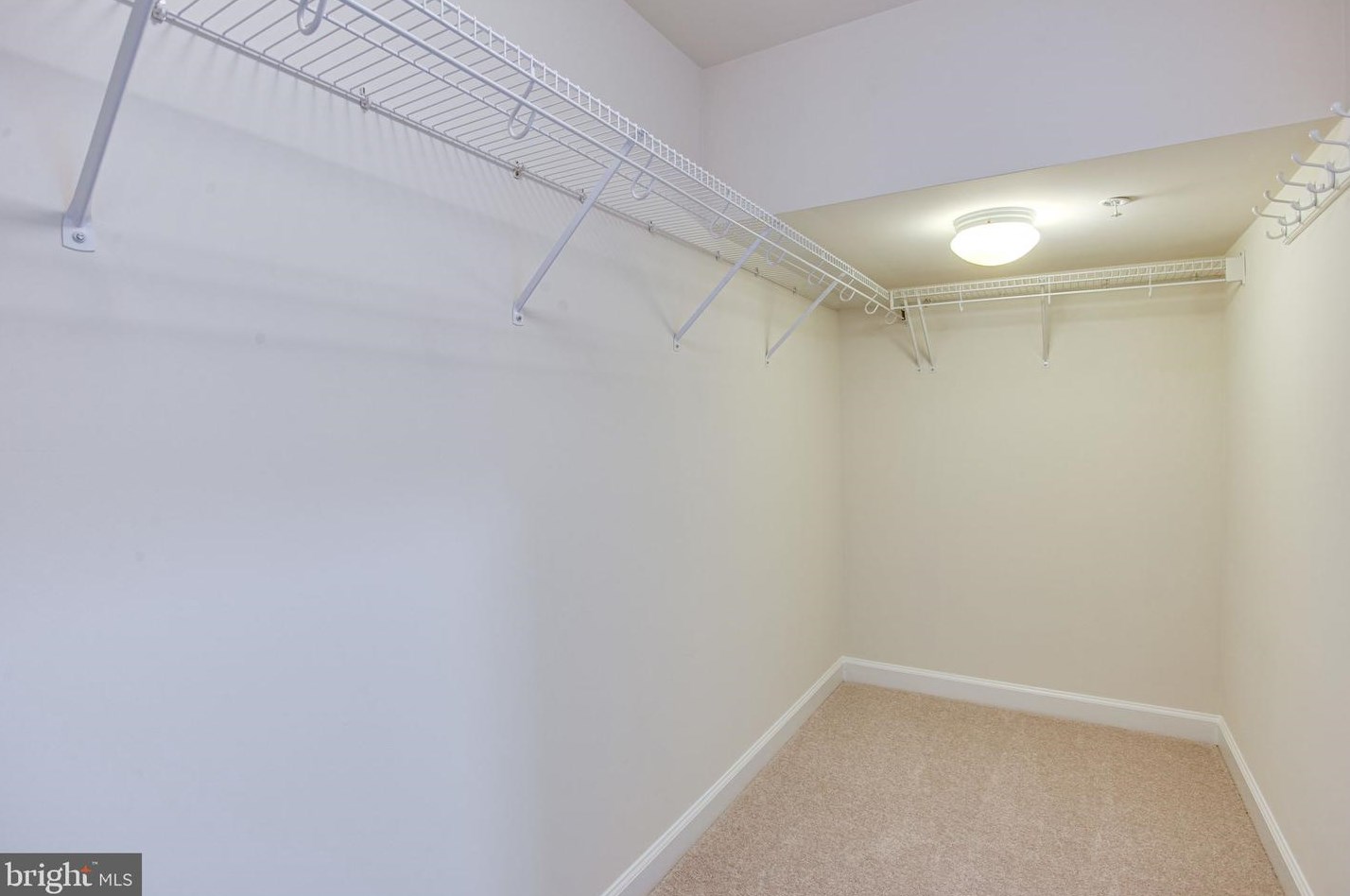 8896 Ashgrove House Ln, Vienna VA 22182-5550 exterior