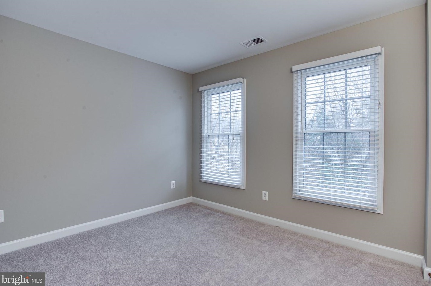 8896 Ashgrove House Ln, Vienna VA 22182-5550 exterior