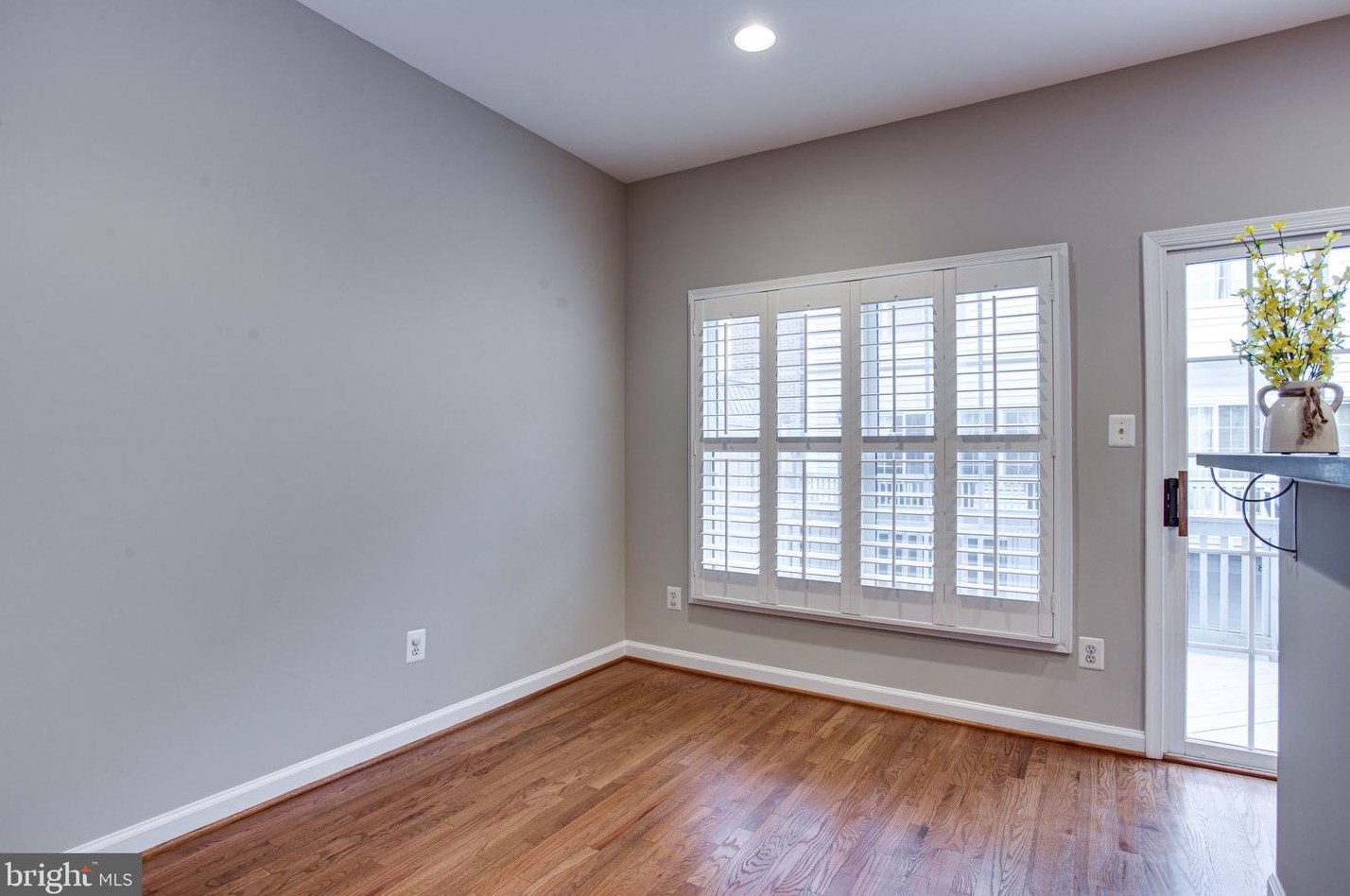 8896 Ashgrove House Ln, Vienna VA 22182-5550 exterior