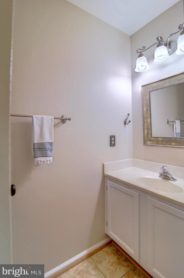 14366 Quail Pond Ct, Centreville VA  20120-1652 exterior