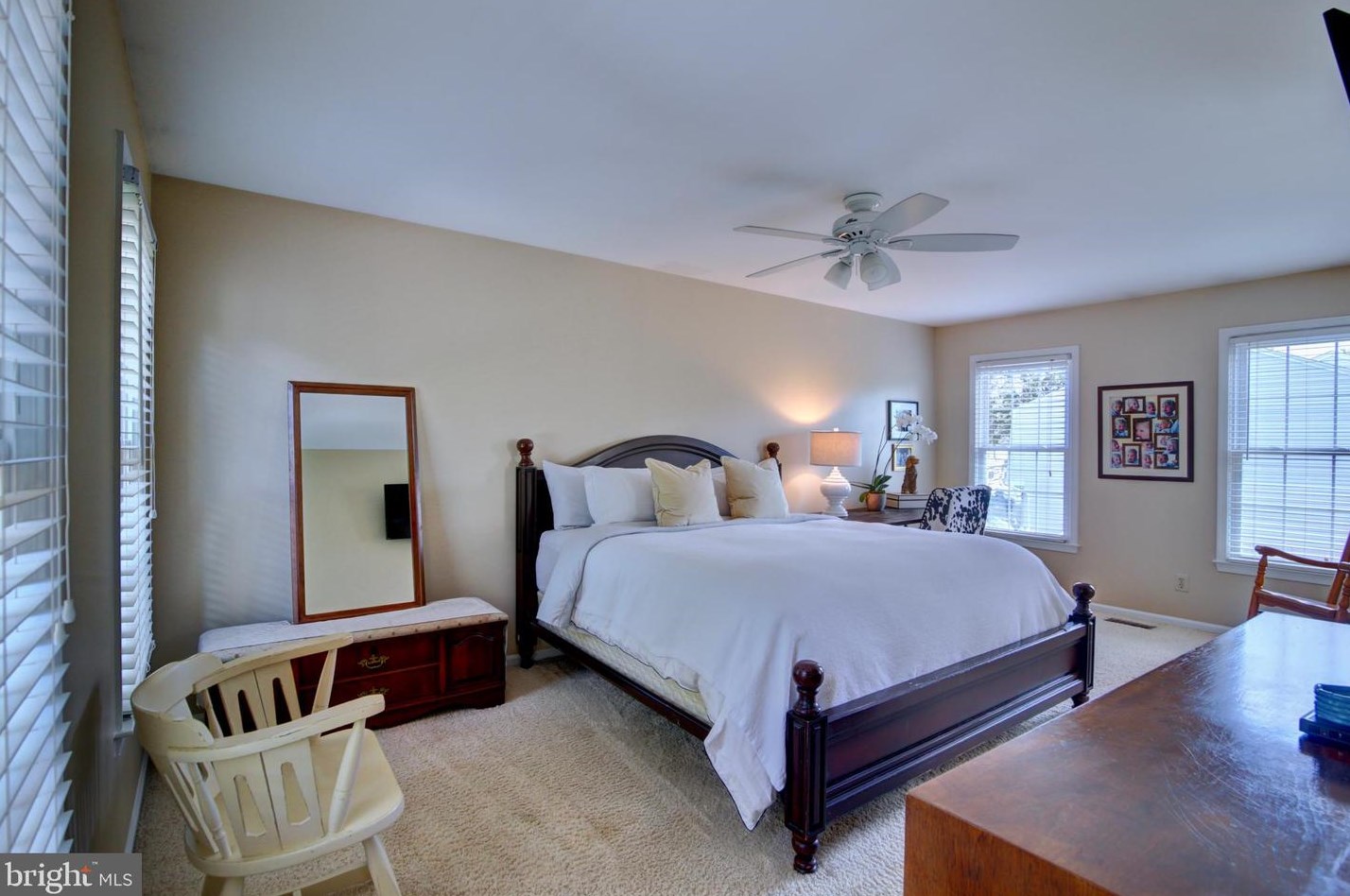 14366 Quail Pond Ct, Centreville VA  20120-1652 exterior