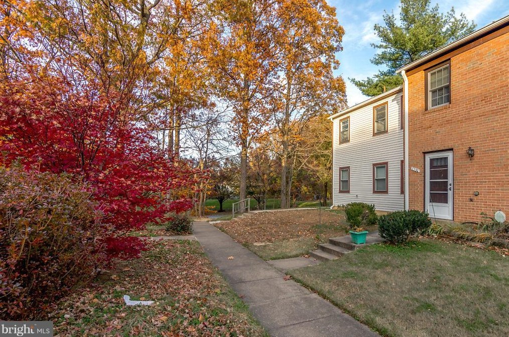 7732 Matisse Way, Springfield VA  22153-3434 exterior