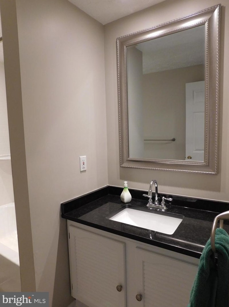 13228 Custom House Ct, Fairfax VA 22033-1311 exterior