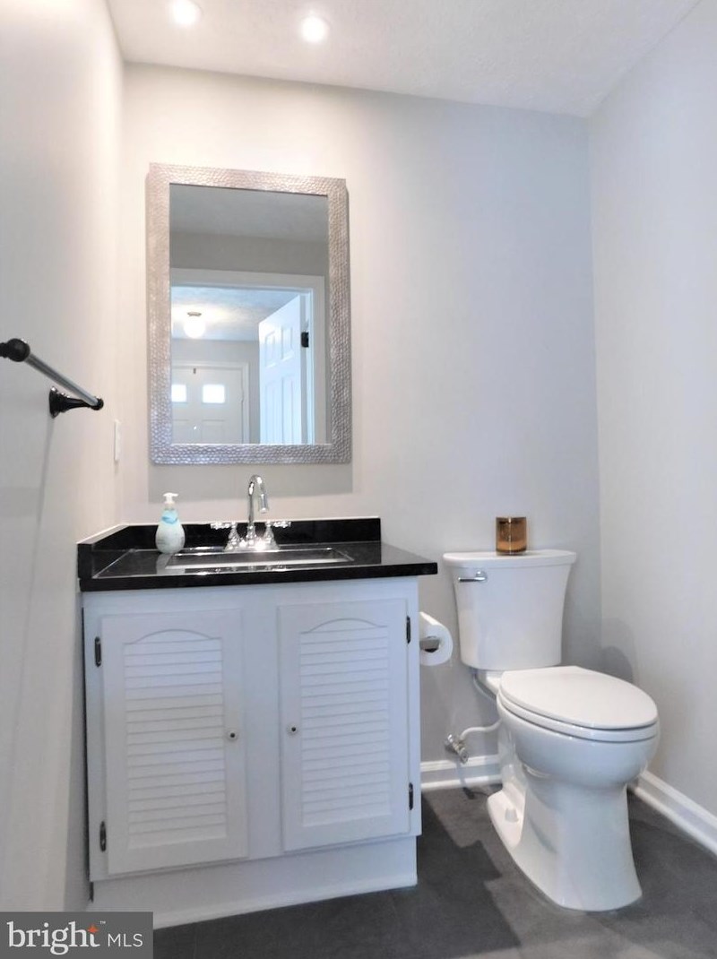 13228 Custom House Ct, Fairfax VA 22033-1311 exterior