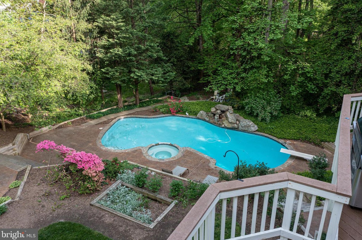 1327 Hunter Mill Rd, Vienna VA  22182-1304 exterior