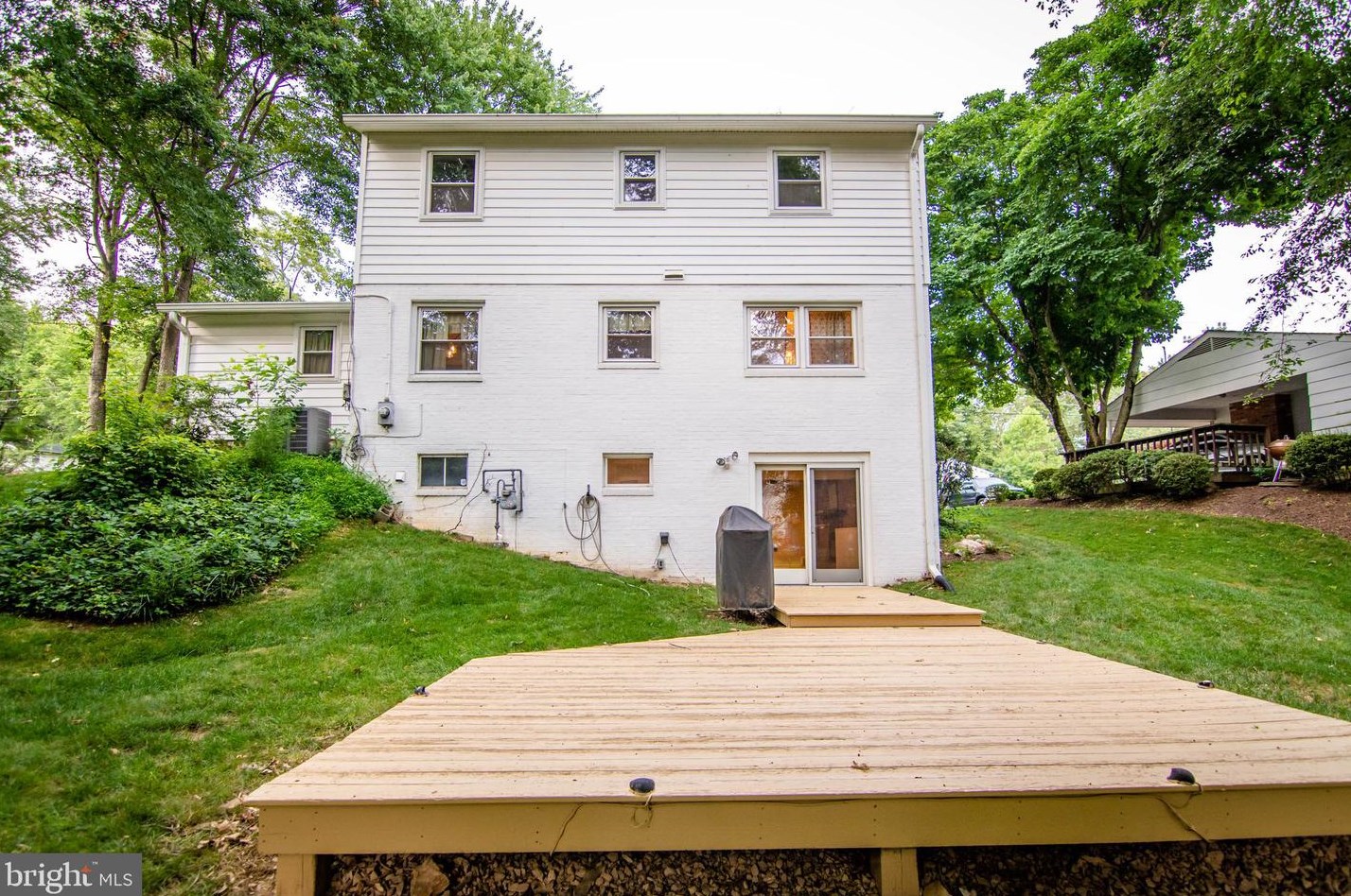 4218 Braeburn Dr, Fairfax VA  22032-1801 exterior